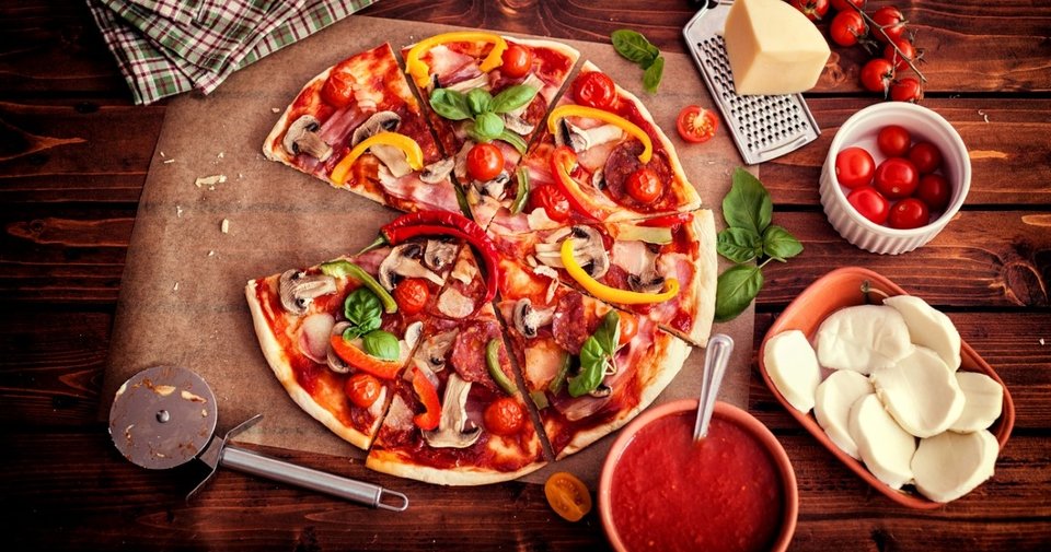 Evde Yapılan Kolay Pizza İçin Malzemeler ve Kolay Pizza Tarifi Aysha
